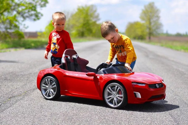 Заряжаем детский электромобиль правильно